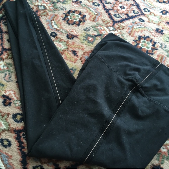 ❤️NIKE Yoga Luxe Infinalon Leggings Gold Stripe - Picture 2 of 5